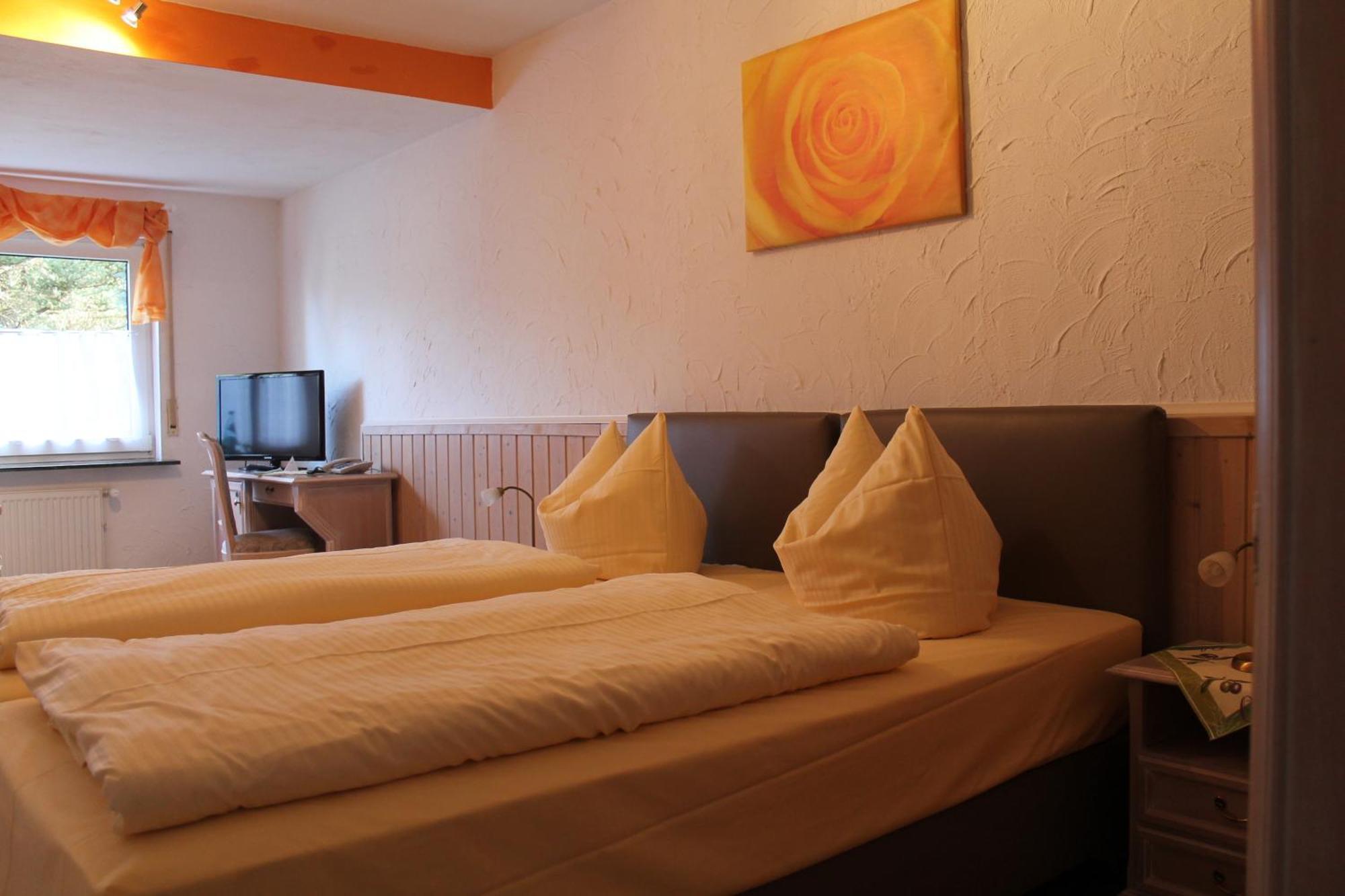 Hotel-Restaurant Walkmuehle Usingen Room photo